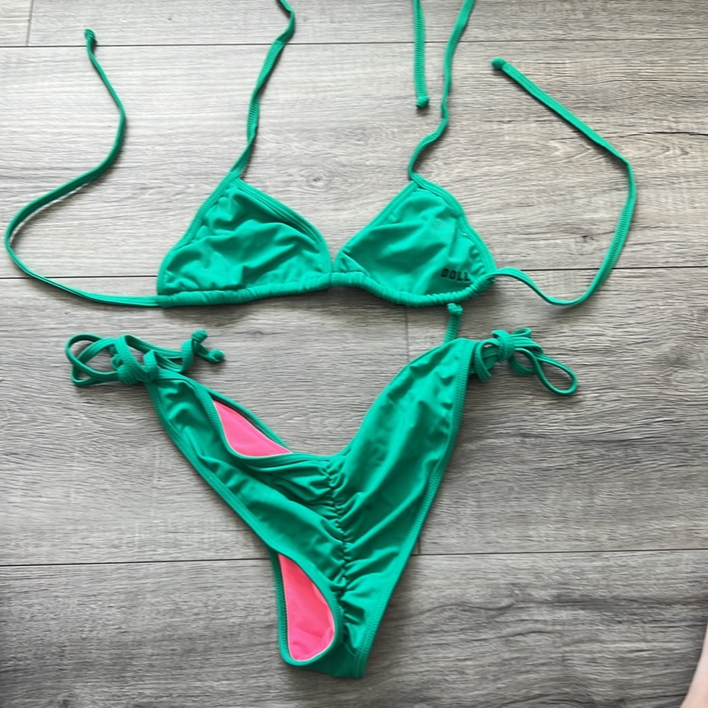 Bikinis - Picture 5 of 6